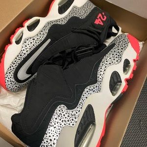 Preowned good condition sneakers